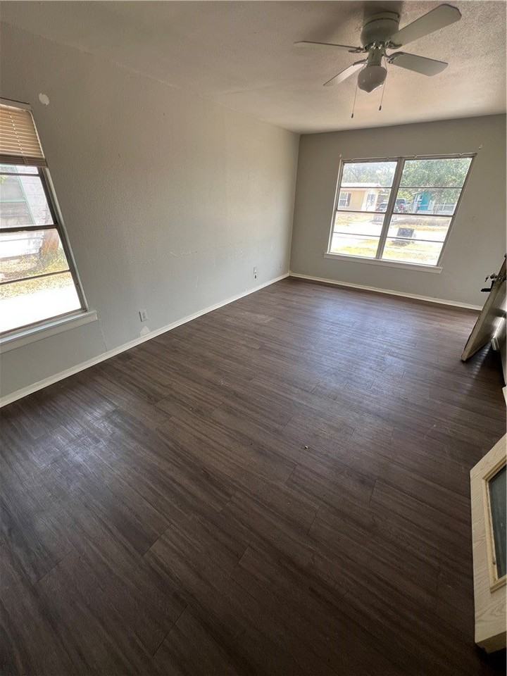 4913 Franklin Dr - Photo 2 of 11