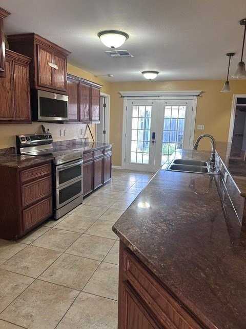 3042 Masterson Dr - Photo 4 of 18