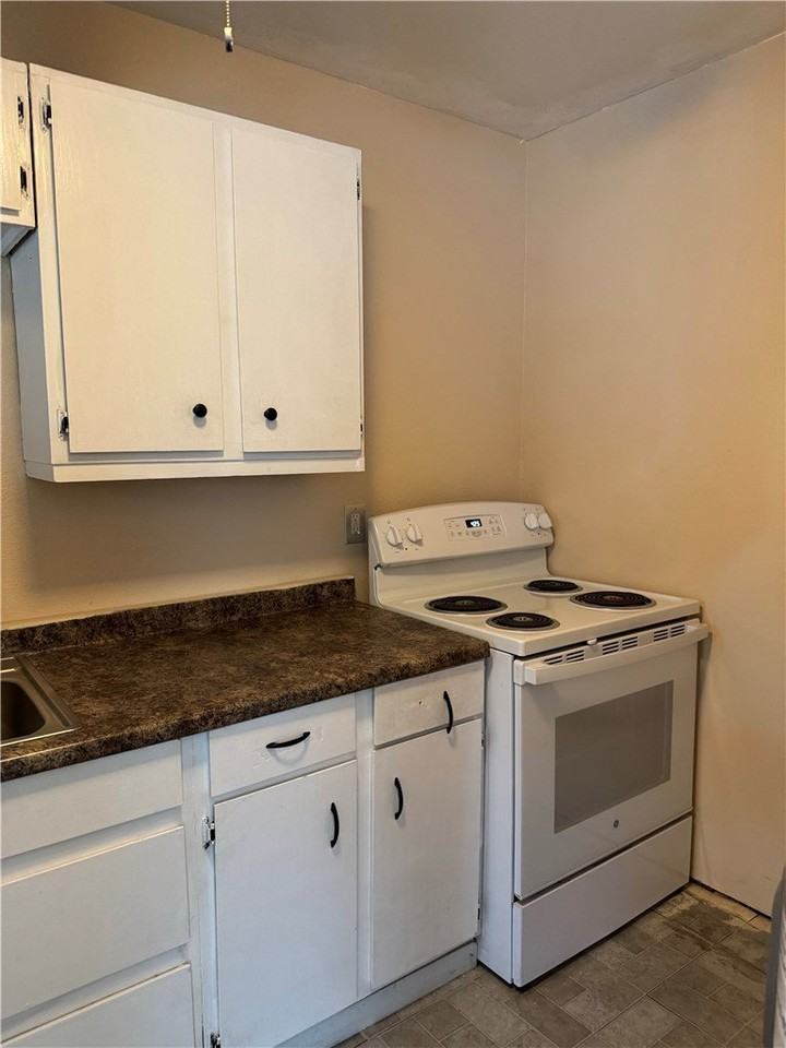 633 Robinson St #3 - Photo 3 of 3