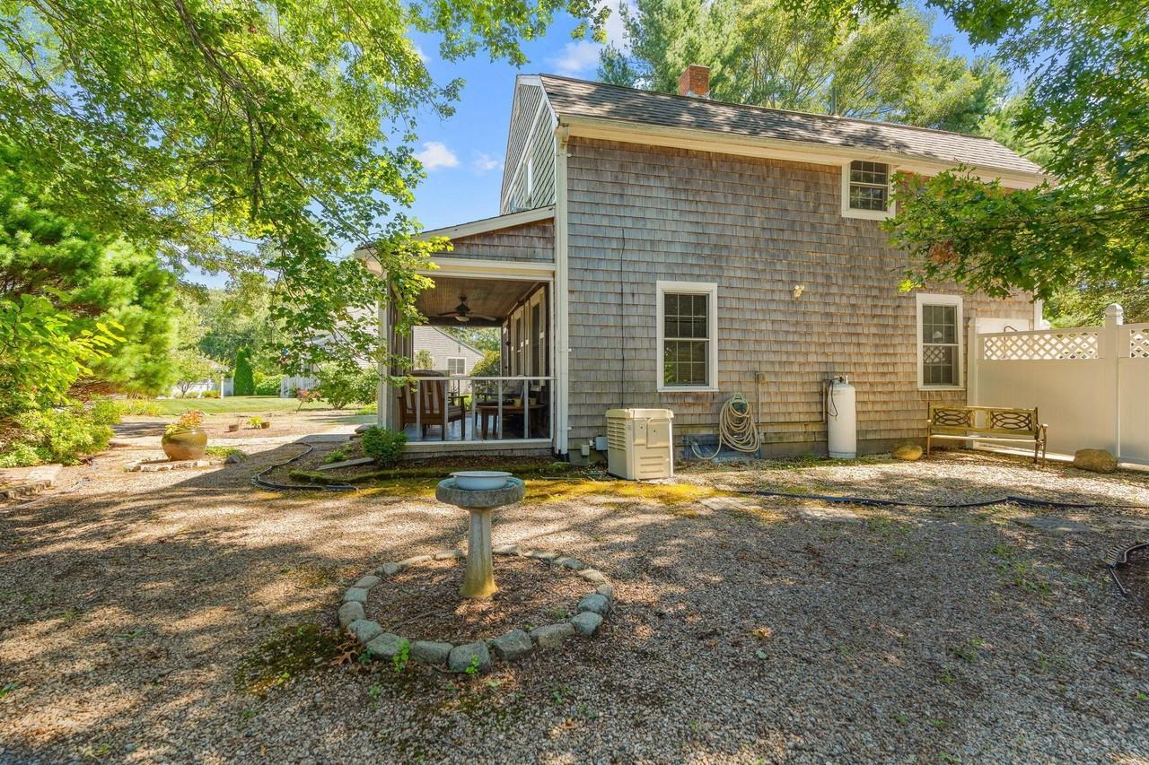 19 Rolling Acres Ln - Photo 4 of 37