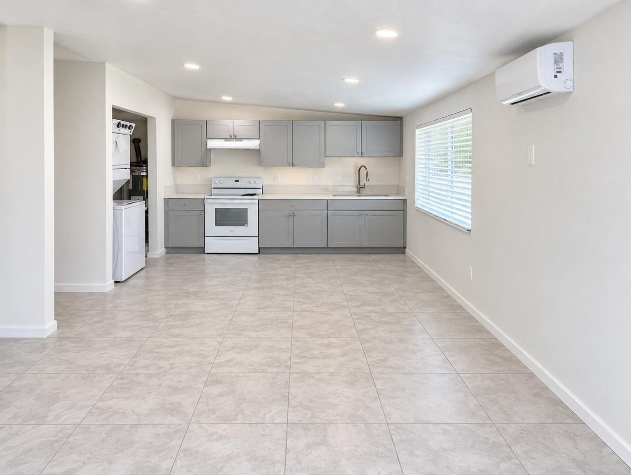 2542 Sea View Dr #4 - Photo 4 of 7