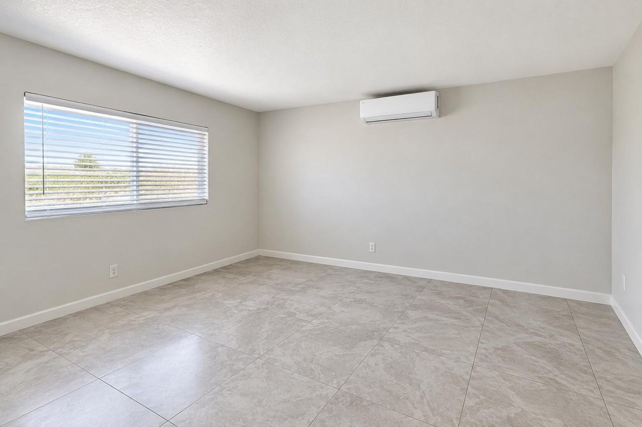 2542 Sea View Dr #4 - Photo 5 of 7