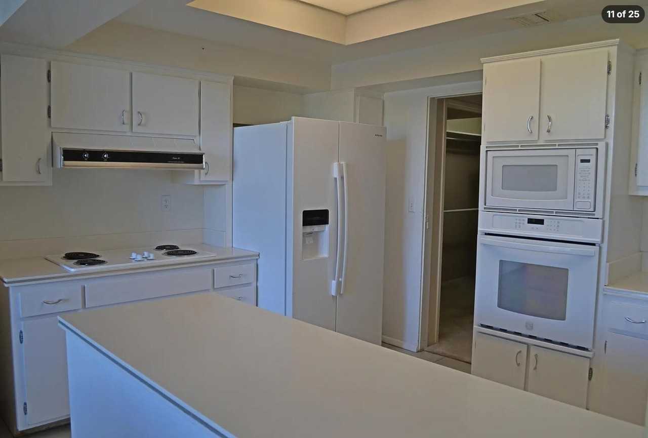 910 Island Dr #404 - Photo 5 of 23