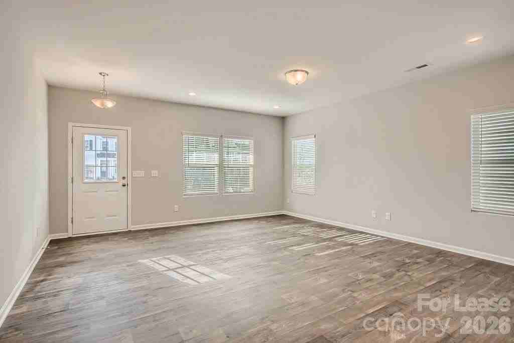 170 Fairfield Dr - Photo 4 of 28