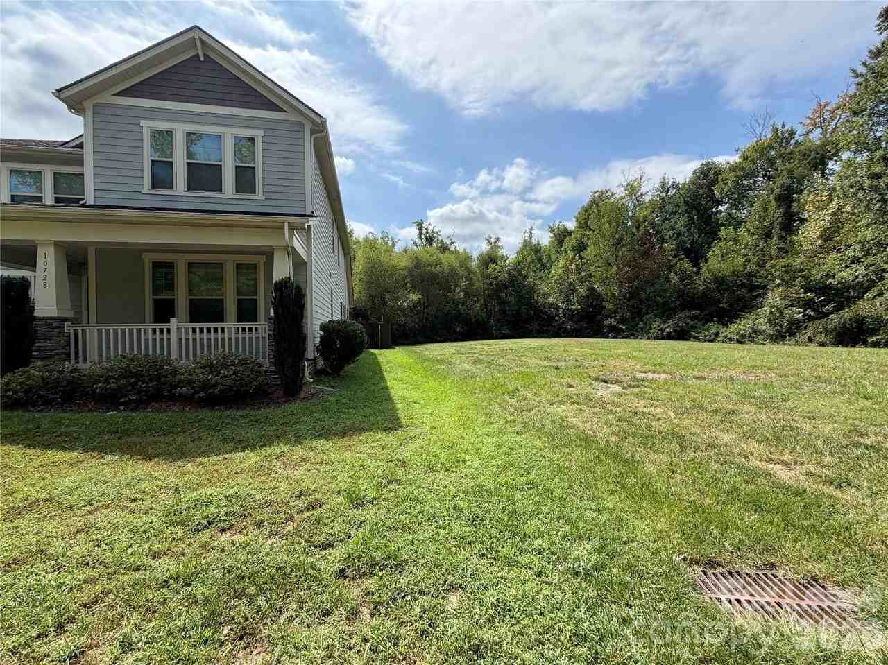 10728 Vanguard Pkwy - Photo 2 of 35