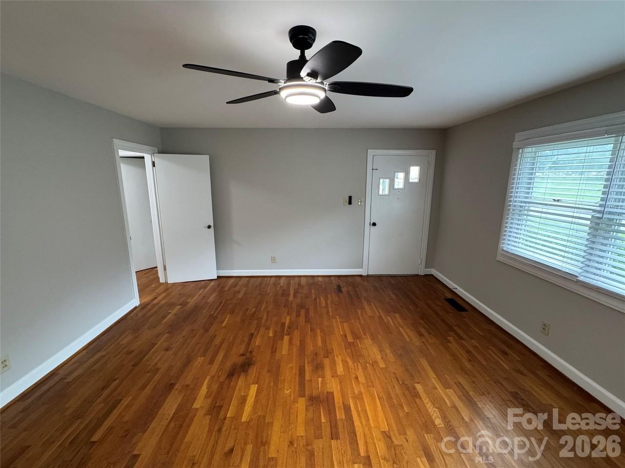 2112 N Stewart Ave - Photo 3 of 9