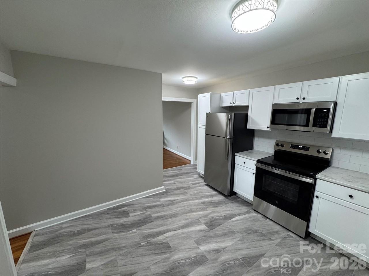 2112 N Stewart Ave - Photo 5 of 9
