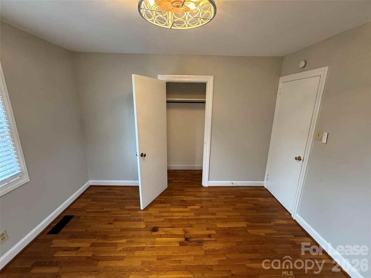 2112 N Stewart Ave - Photo 6 of 9