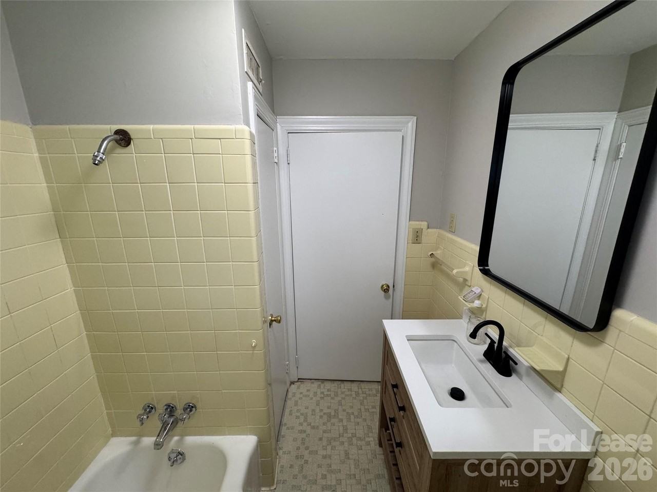 2112 N Stewart Ave - Photo 7 of 9