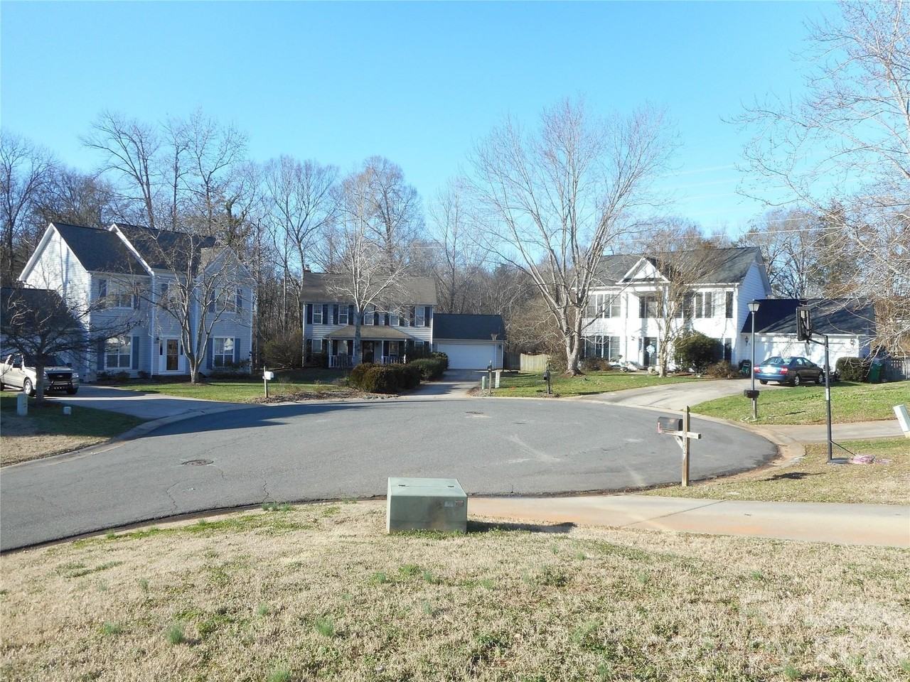 6611 Flat Creek Dr - Photo 2 of 26