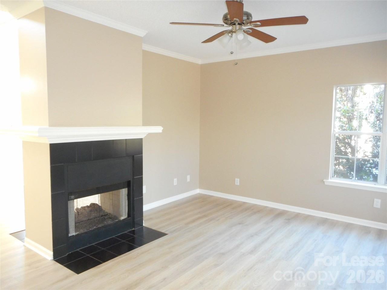 6611 Flat Creek Dr - Photo 3 of 26