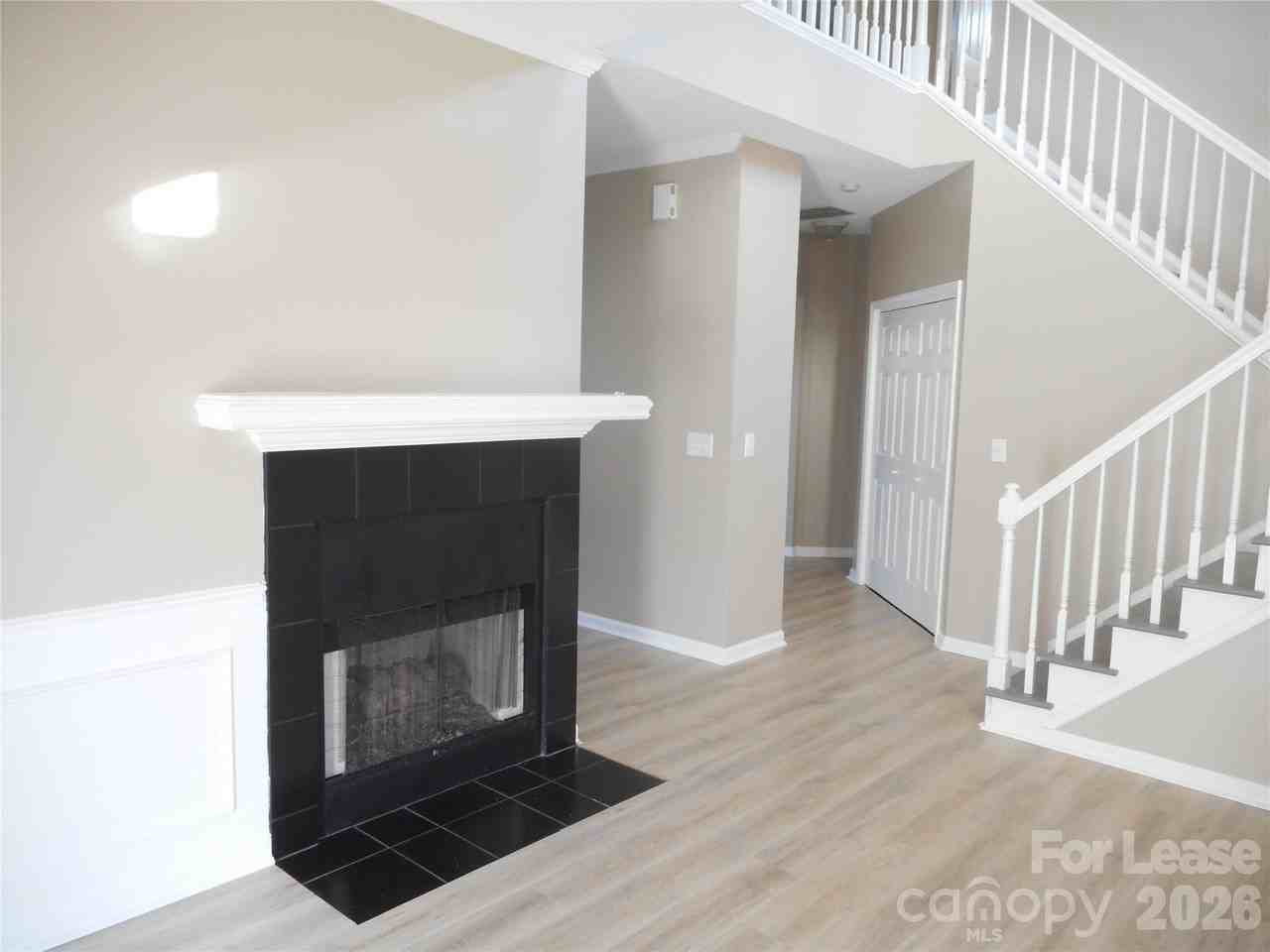 6611 Flat Creek Dr - Photo 4 of 26