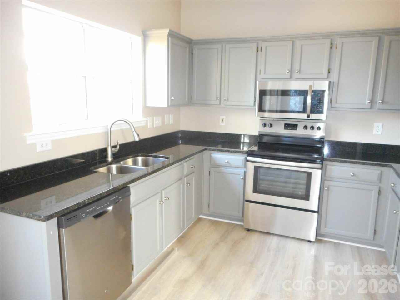 6611 Flat Creek Dr - Photo 6 of 26
