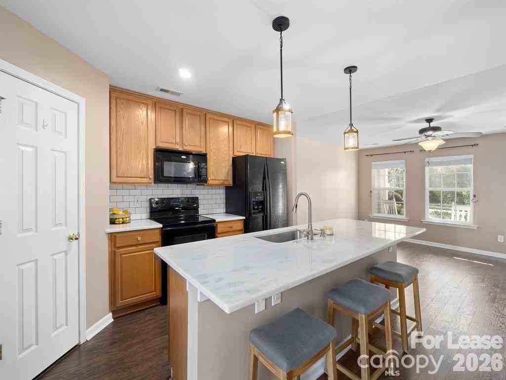 18461 Streamline Ct - Photo 5 of 23