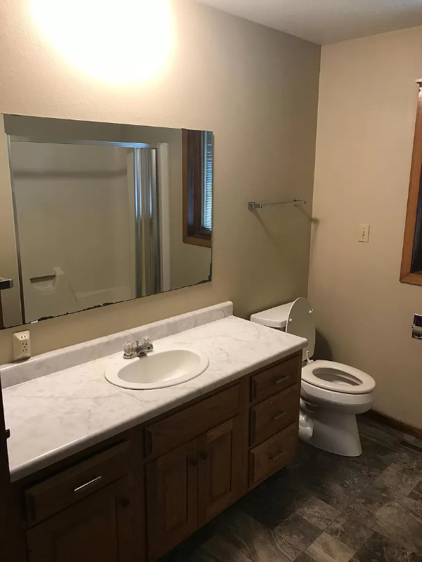 303 Locust St - Photo 4 of 9