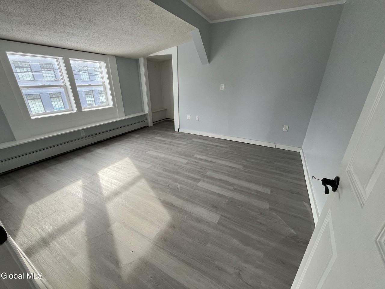 715 Hudson Ave #D - Photo 7 of 10