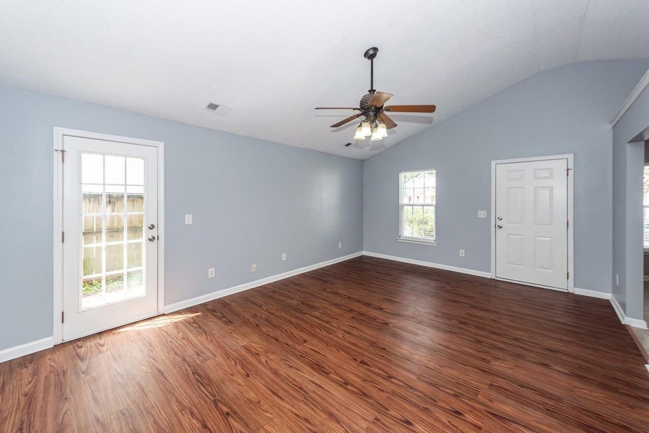 248 Trickle Dr - Photo 3 of 22