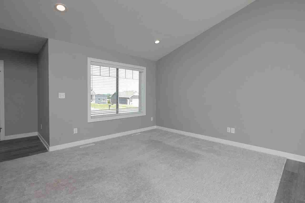 1106 Petersen Ct Nw - Photo 4 of 36