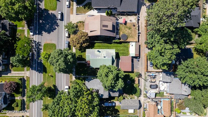 723 N Government Way - Photo 3 of 22