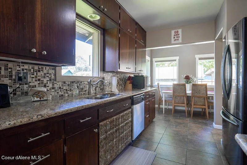 723 N Government Way - Photo 6 of 22