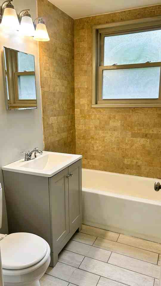 2838 Hartford St Se #201 - Photo 3 of 11