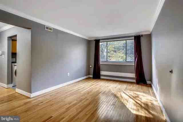 2838 Hartford St Se #201 - Photo 6 of 11