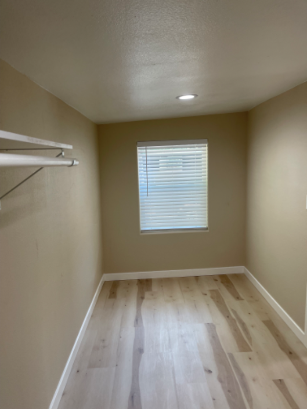 357 S F St - Photo 7 of 8