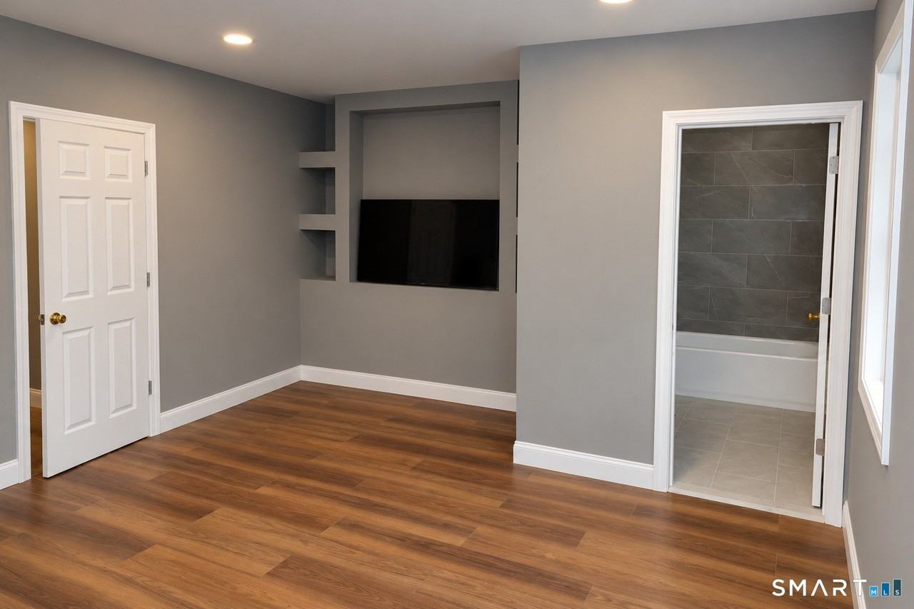 102 Highland St - Photo 3 of 8