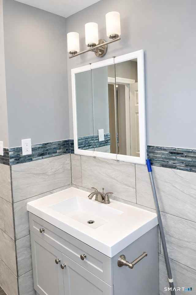 102 Highland St - Photo 5 of 8
