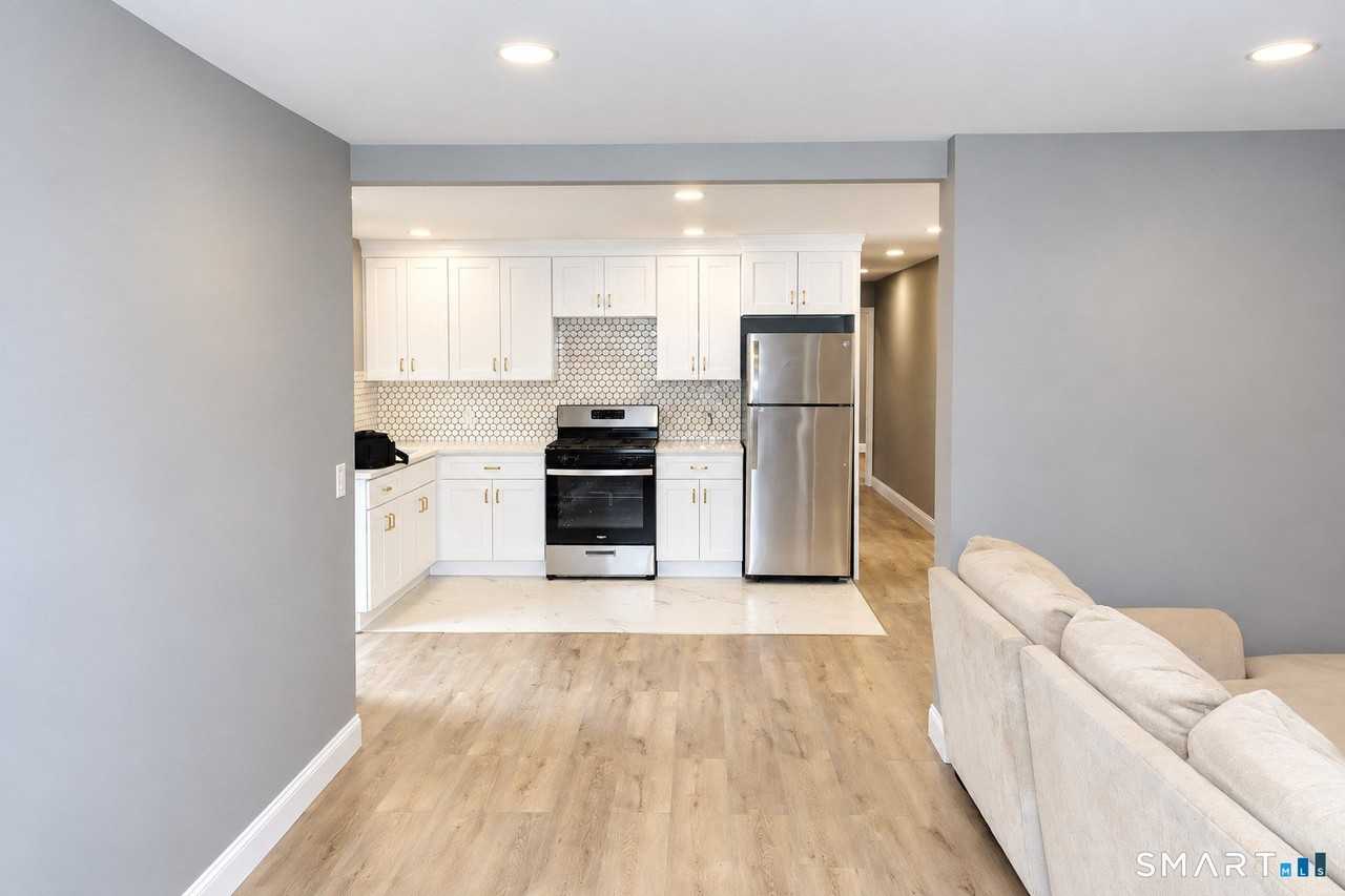 102 Highland St - Photo 6 of 8