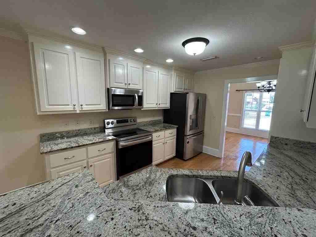 235 Princeton Dr - Photo 4 of 19