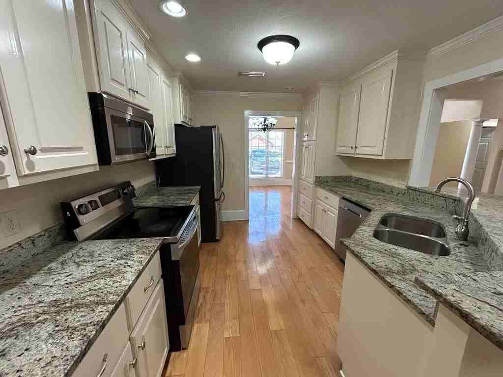 235 Princeton Dr - Photo 5 of 19