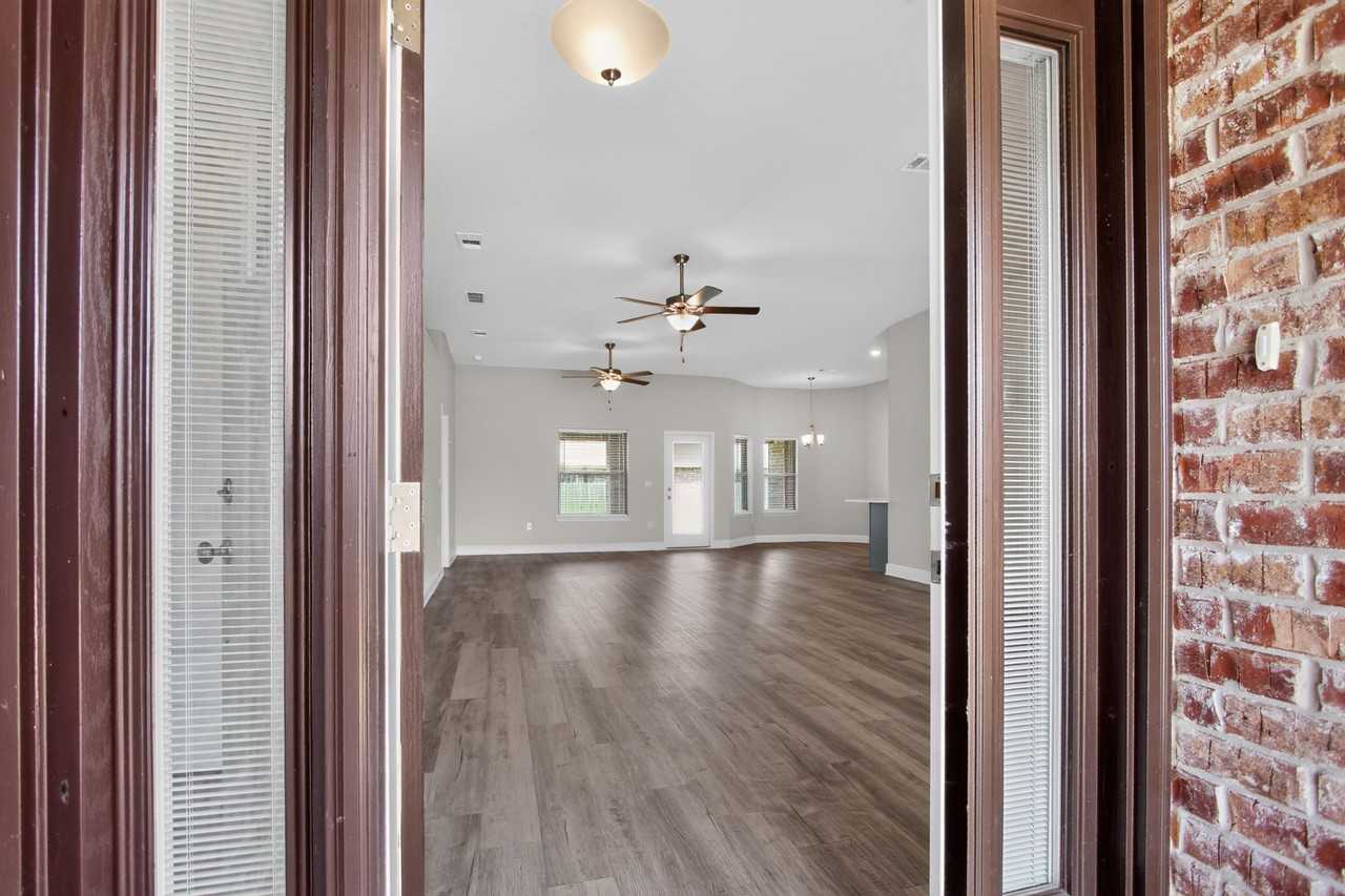 5823 Crestlake Dr - Photo 5 of 37
