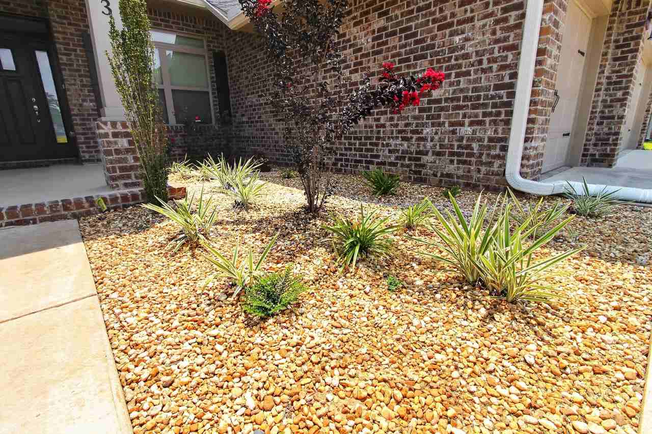 5823 Crestlake Dr - Photo 6 of 37