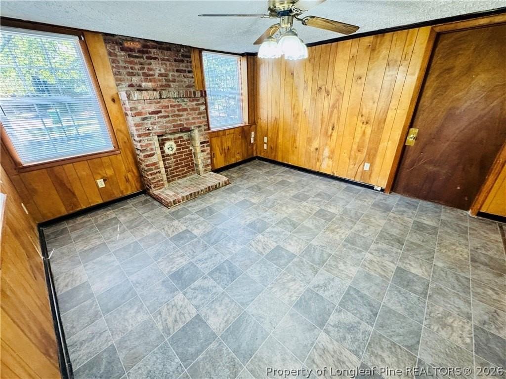 1003 James St - Photo 3 of 25