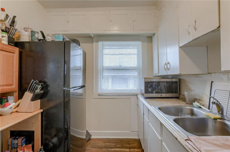 2028 Hardesty Ave - Photo 2 of 4