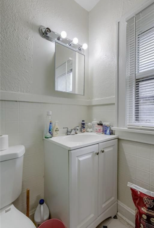 2028 Hardesty Ave - Photo 3 of 4