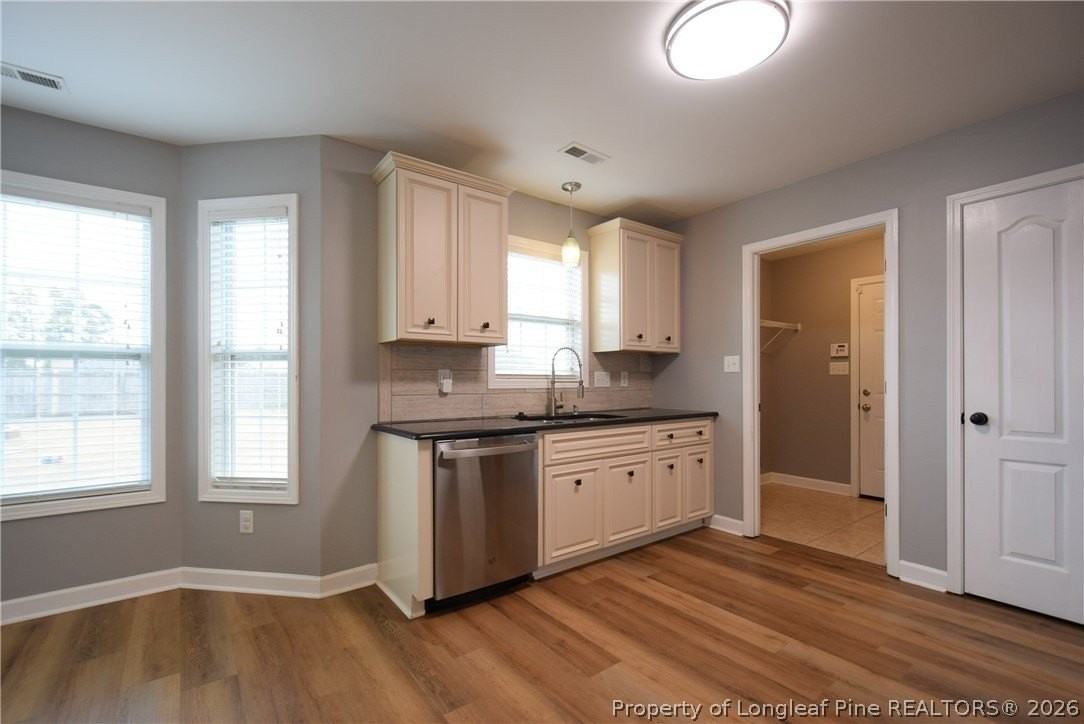 205 Stockbridge Dr - Photo 5 of 23