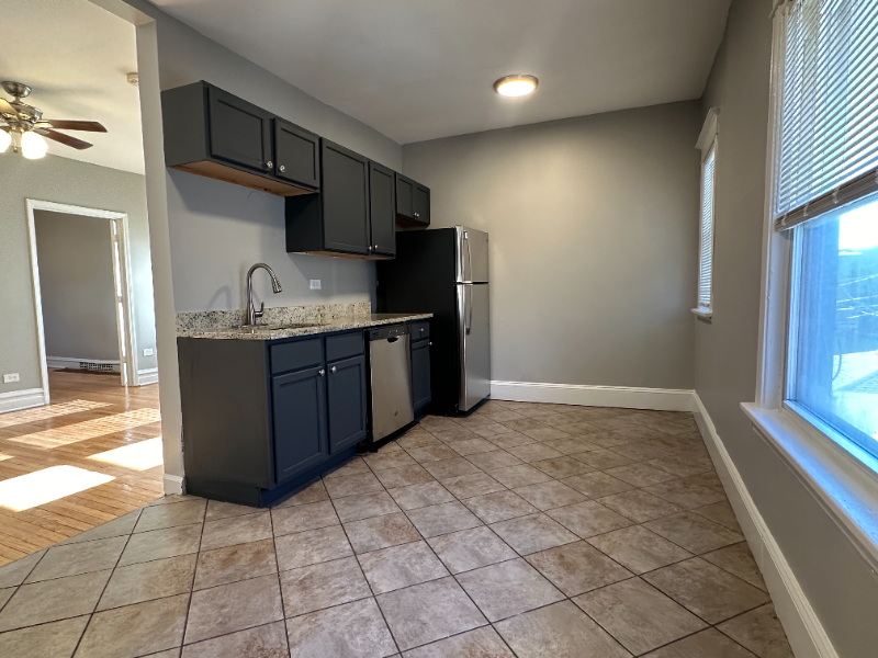 856 N Mayfield Ave #2S - Photo 2 of 10