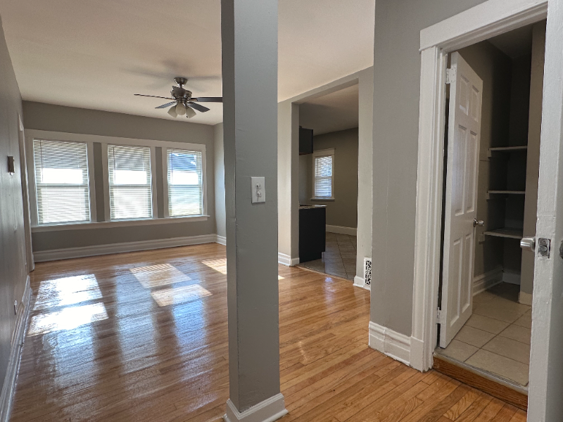 856 N Mayfield Ave #2S - Photo 4 of 10
