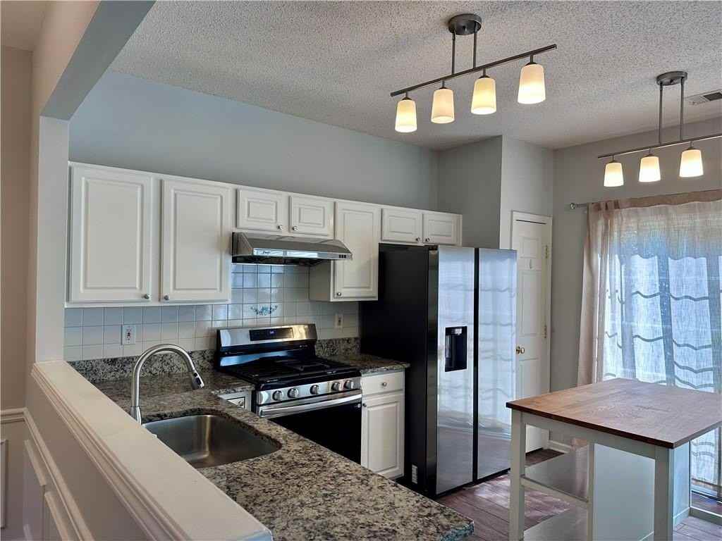 6004 Falling Water Ct - Photo 3 of 23