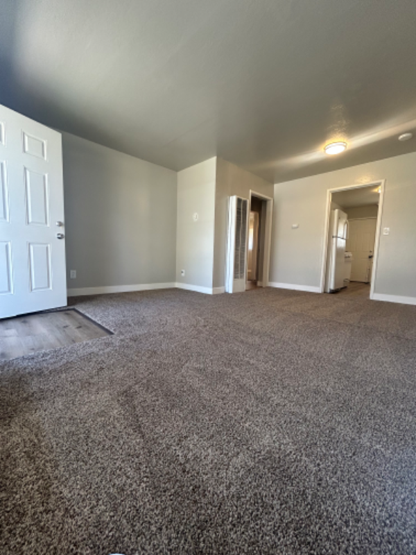 3323 E Clinton Ave - Photo 2 of 10