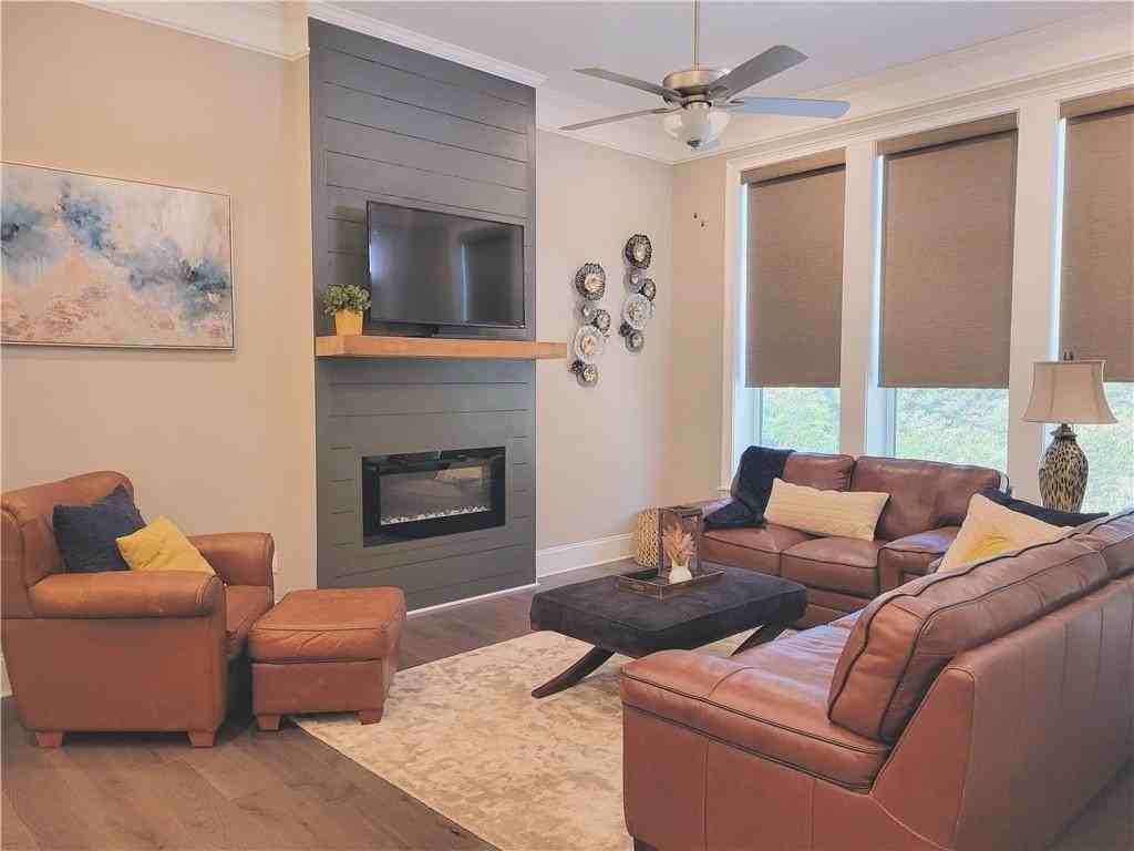 110 Village Green Ave - Photo 3 of 23