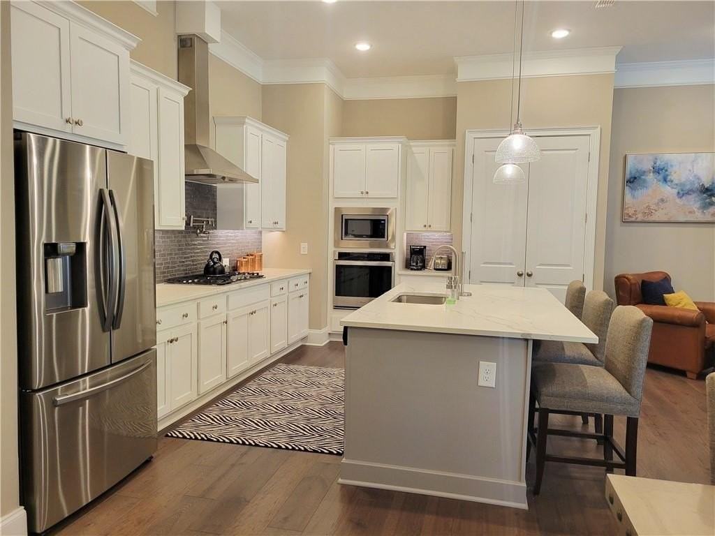 110 Village Green Ave - Photo 6 of 23