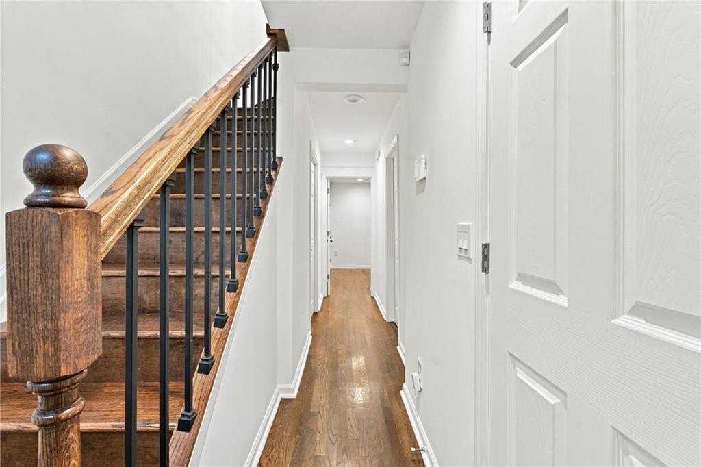 653 Park Village Dr Ne - Photo 3 of 32