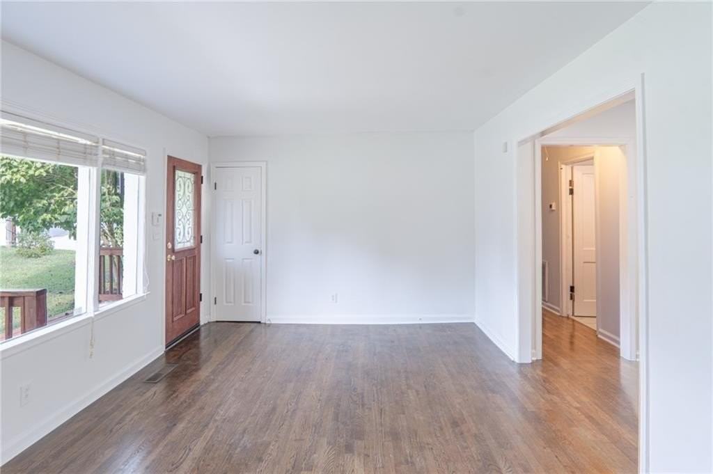 914 Bank St Se - Photo 6 of 15