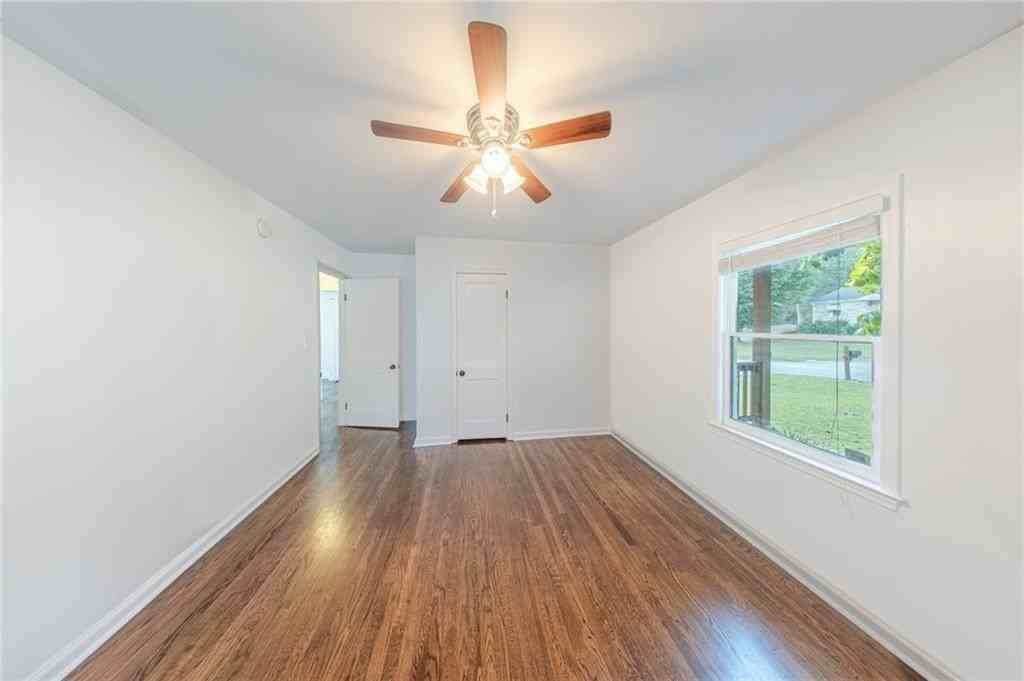 914 Bank St Se - Photo 7 of 15