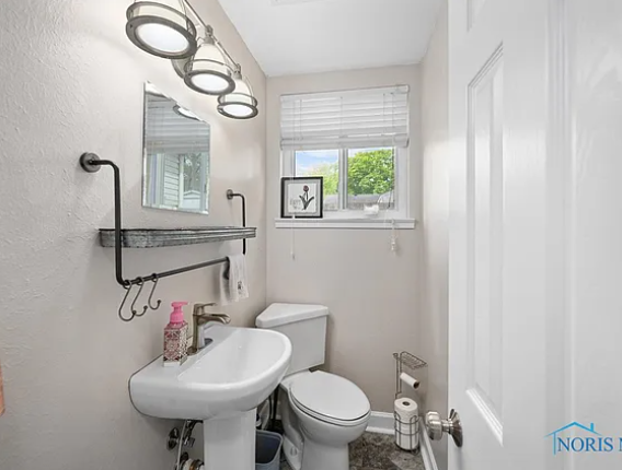 1109 Kirk St - Photo 4 of 16