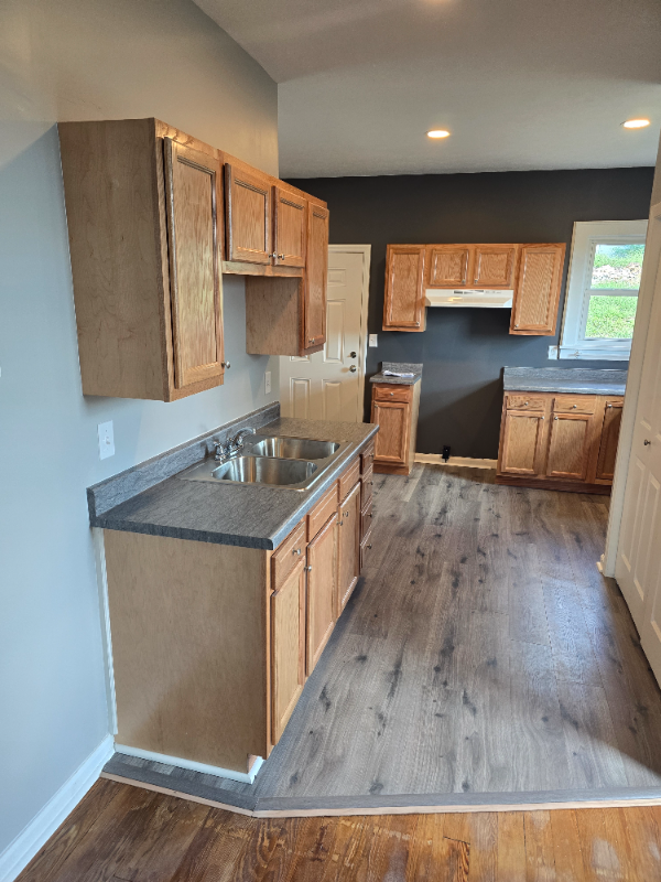 523 Logan Ave - Photo 3 of 20