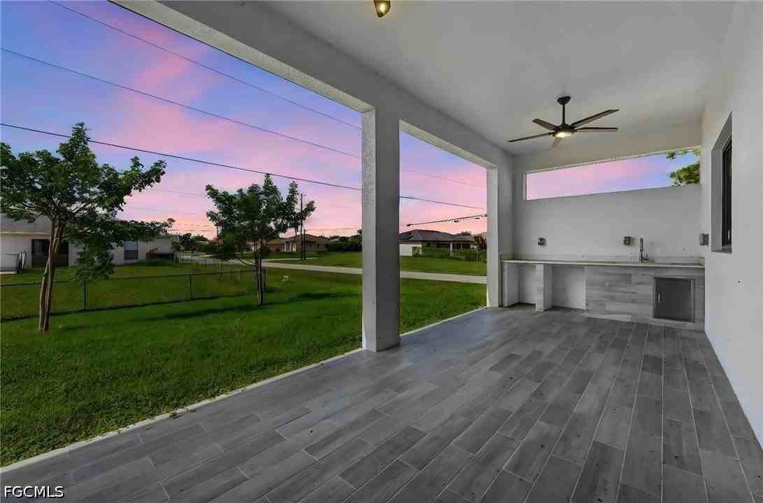 1728 Kismet Pkwy W - Photo 5 of 34